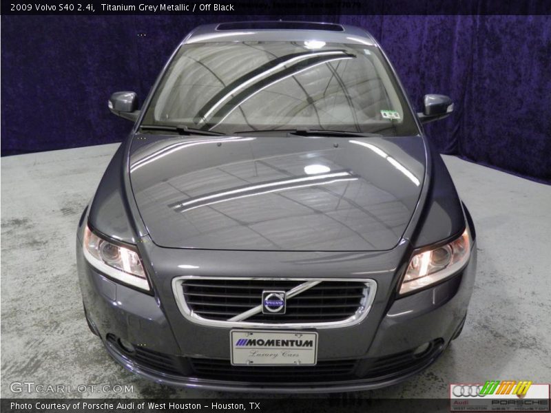 Titanium Grey Metallic / Off Black 2009 Volvo S40 2.4i