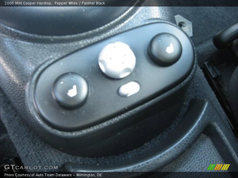 Pepper White / Panther Black 2006 Mini Cooper Hardtop