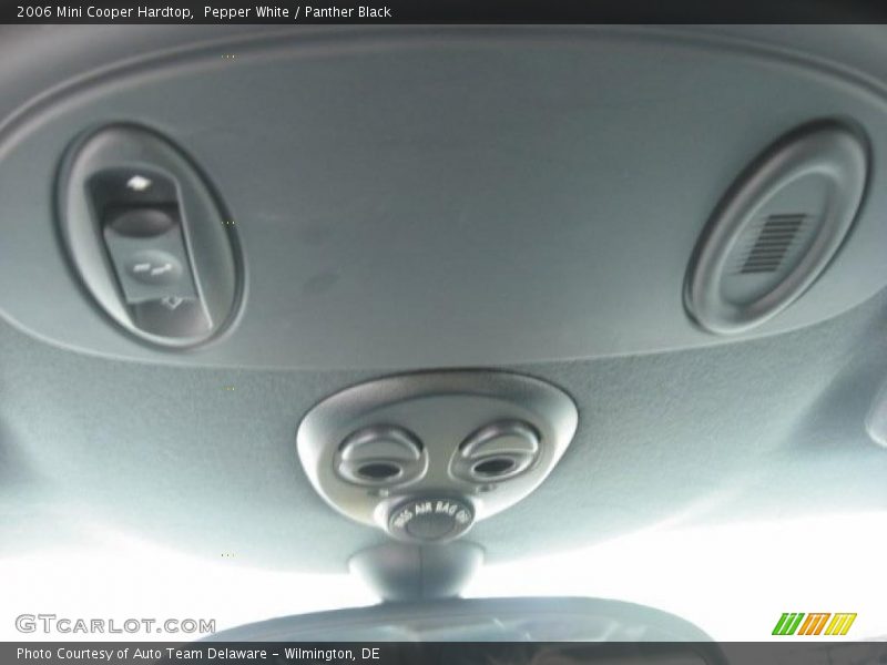 Pepper White / Panther Black 2006 Mini Cooper Hardtop