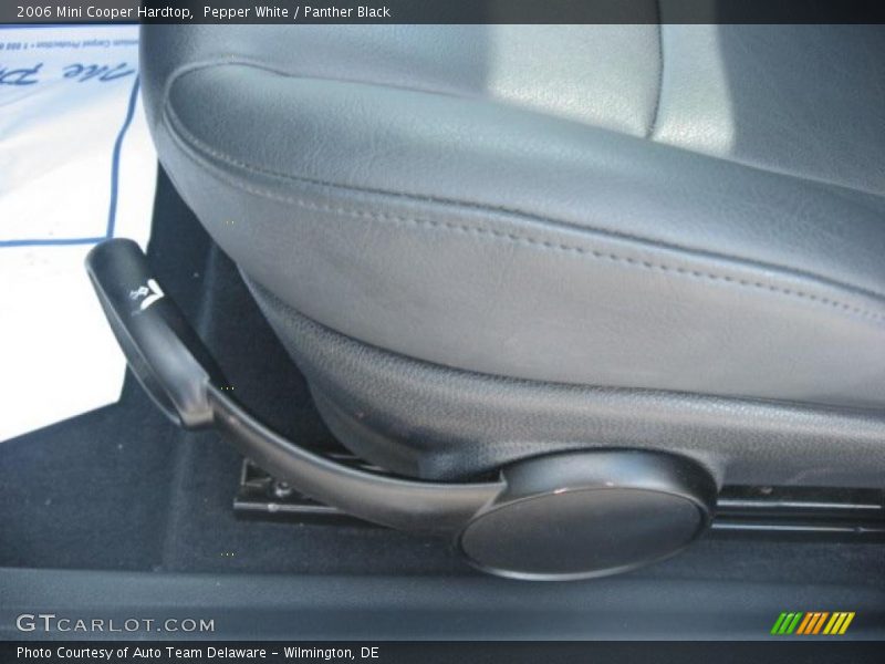 Pepper White / Panther Black 2006 Mini Cooper Hardtop