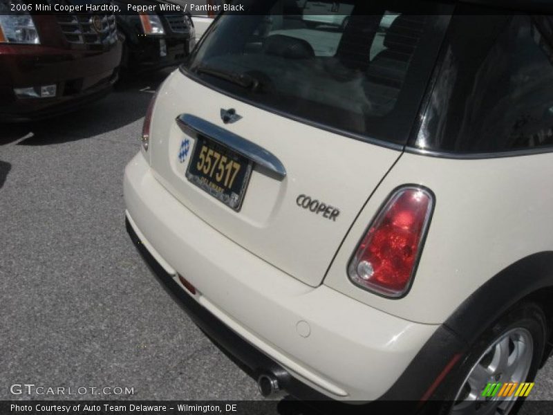 Pepper White / Panther Black 2006 Mini Cooper Hardtop