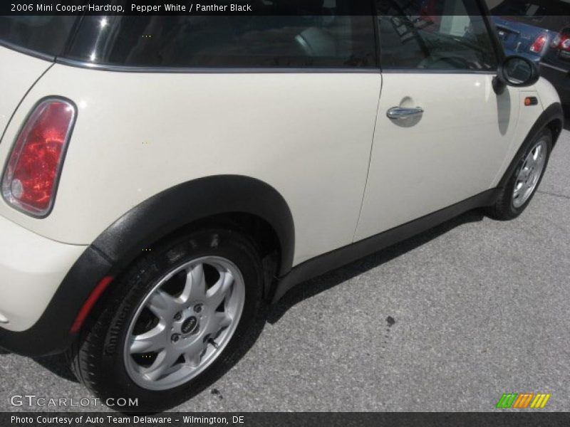 Pepper White / Panther Black 2006 Mini Cooper Hardtop