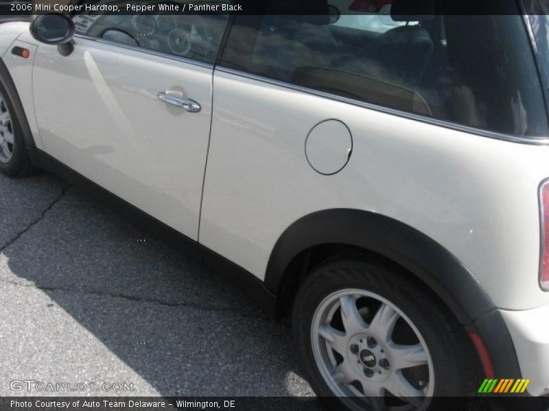 Pepper White / Panther Black 2006 Mini Cooper Hardtop