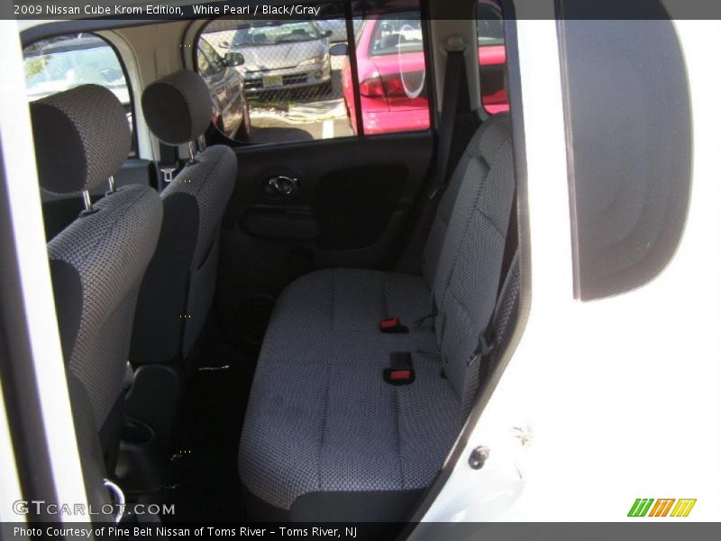 White Pearl / Black/Gray 2009 Nissan Cube Krom Edition