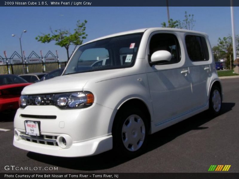 Front 3/4 View of 2009 Cube 1.8 S