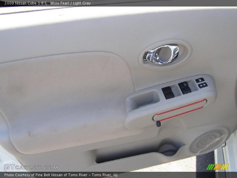 White Pearl / Light Gray 2009 Nissan Cube 1.8 S