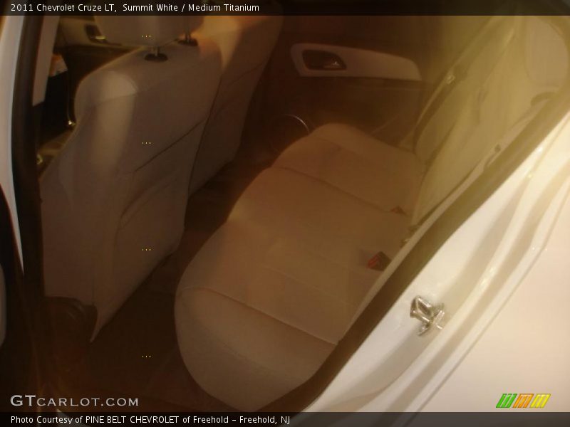 Summit White / Medium Titanium 2011 Chevrolet Cruze LT