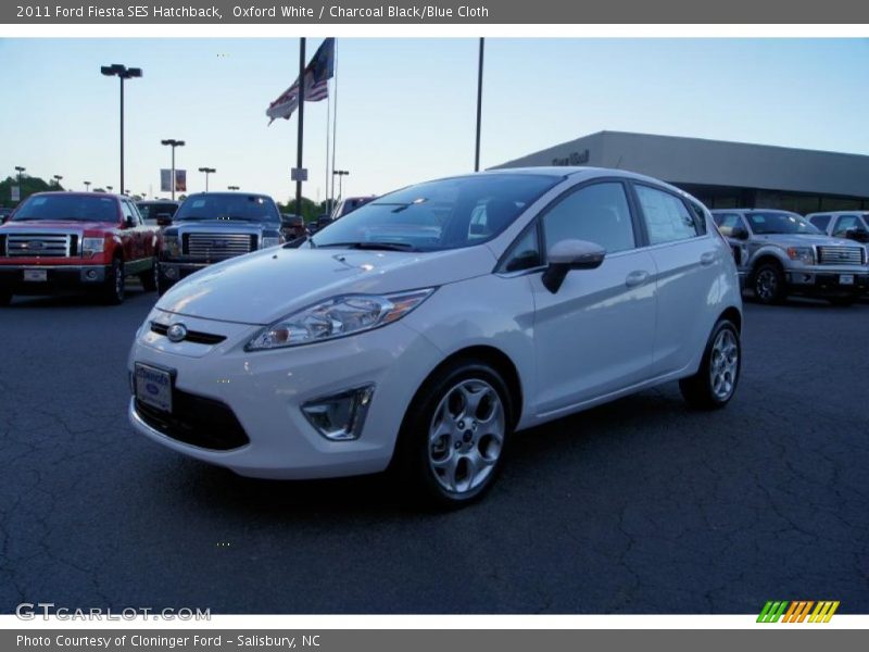 Oxford White / Charcoal Black/Blue Cloth 2011 Ford Fiesta SES Hatchback