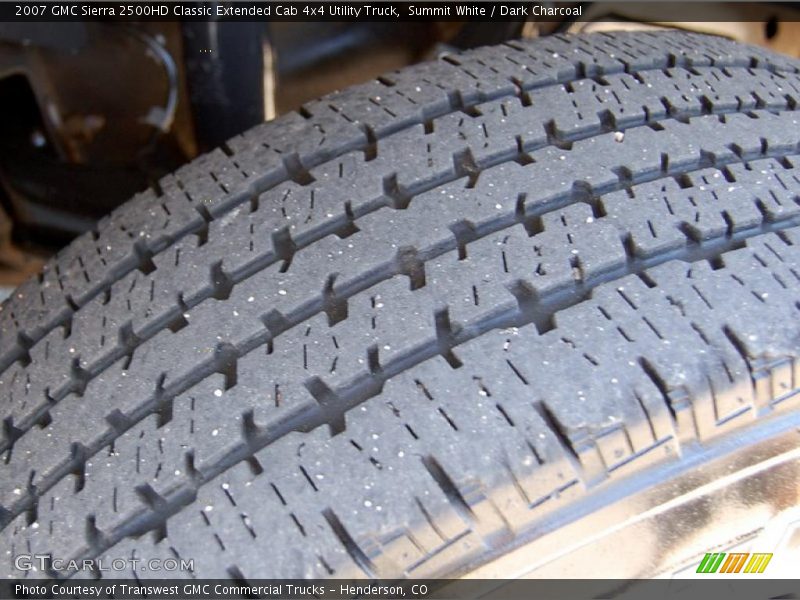 Summit White / Dark Charcoal 2007 GMC Sierra 2500HD Classic Extended Cab 4x4 Utility Truck