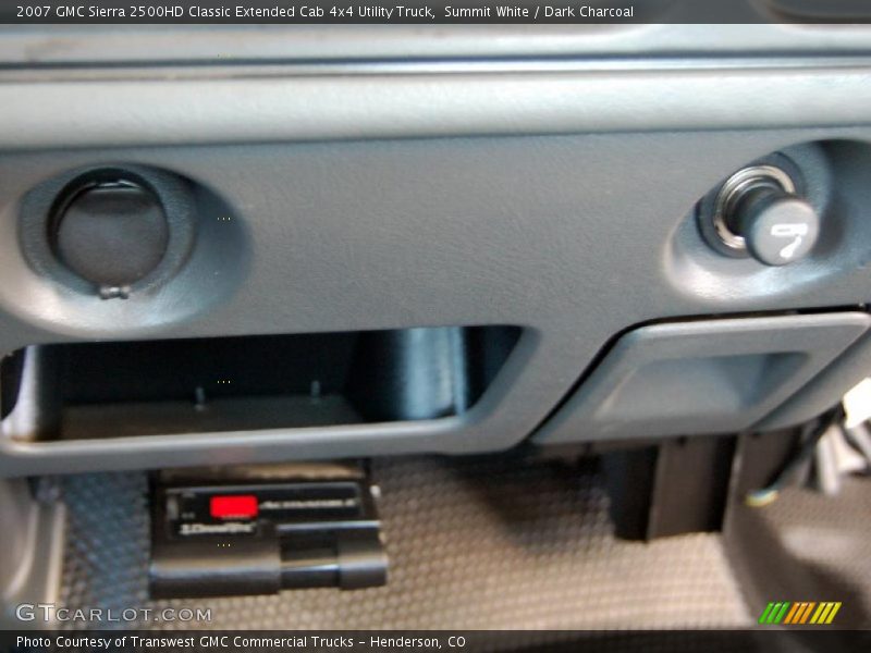 Summit White / Dark Charcoal 2007 GMC Sierra 2500HD Classic Extended Cab 4x4 Utility Truck