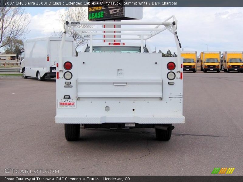 Summit White / Dark Charcoal 2007 GMC Sierra 2500HD Classic Extended Cab 4x4 Utility Truck