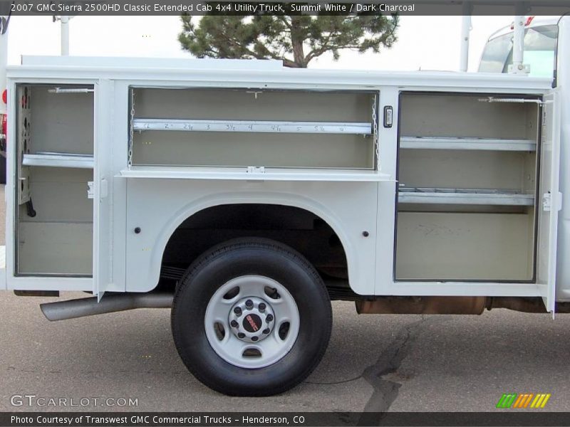 Summit White / Dark Charcoal 2007 GMC Sierra 2500HD Classic Extended Cab 4x4 Utility Truck