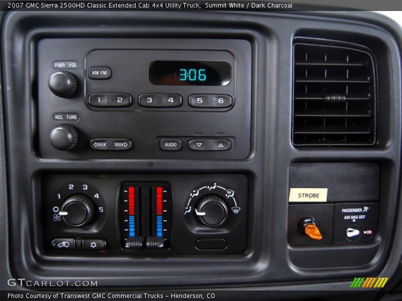 Summit White / Dark Charcoal 2007 GMC Sierra 2500HD Classic Extended Cab 4x4 Utility Truck