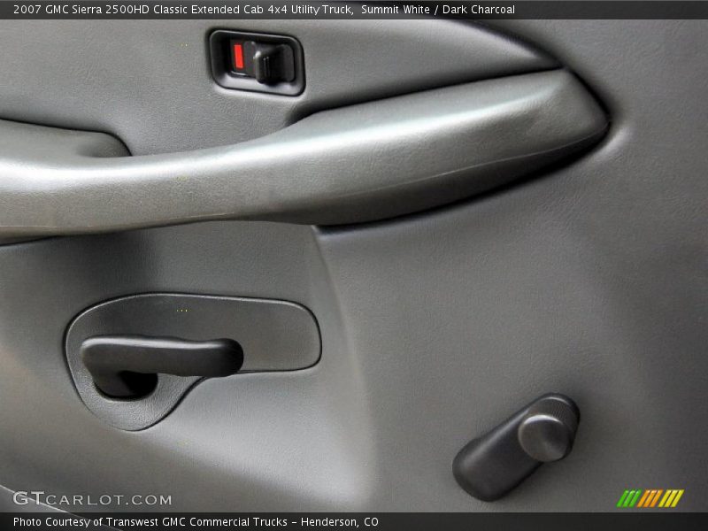 Summit White / Dark Charcoal 2007 GMC Sierra 2500HD Classic Extended Cab 4x4 Utility Truck