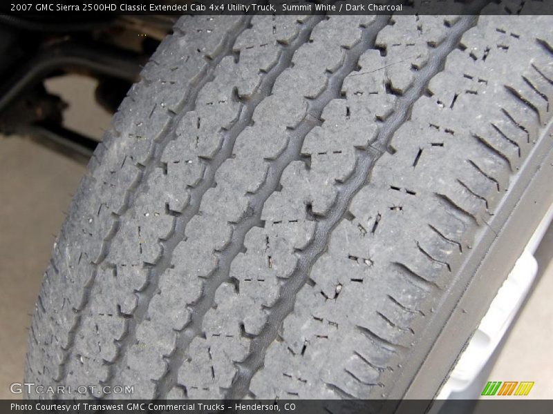 Summit White / Dark Charcoal 2007 GMC Sierra 2500HD Classic Extended Cab 4x4 Utility Truck