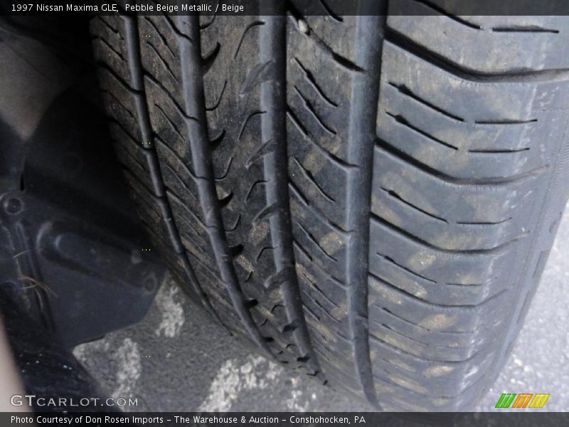 Pebble Beige Metallic / Beige 1997 Nissan Maxima GLE