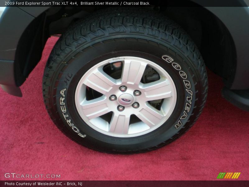 Brilliant Silver Metallic / Charcoal Black 2009 Ford Explorer Sport Trac XLT 4x4