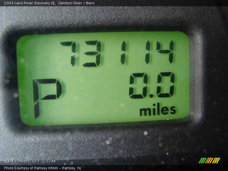 Zambezi Silver / Black 2004 Land Rover Discovery SE