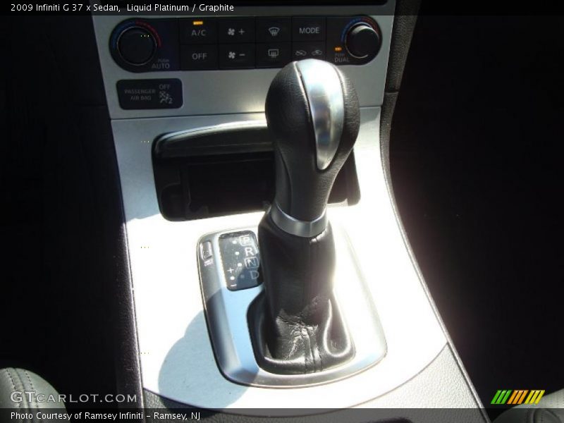 Liquid Platinum / Graphite 2009 Infiniti G 37 x Sedan