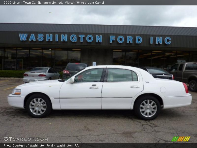 Vibrant White / Light Camel 2010 Lincoln Town Car Signature Limited