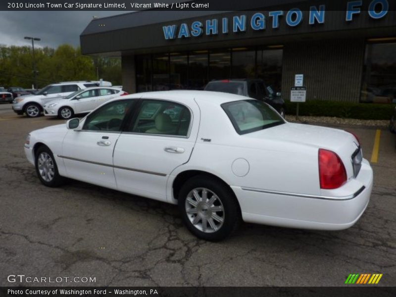 Vibrant White / Light Camel 2010 Lincoln Town Car Signature Limited