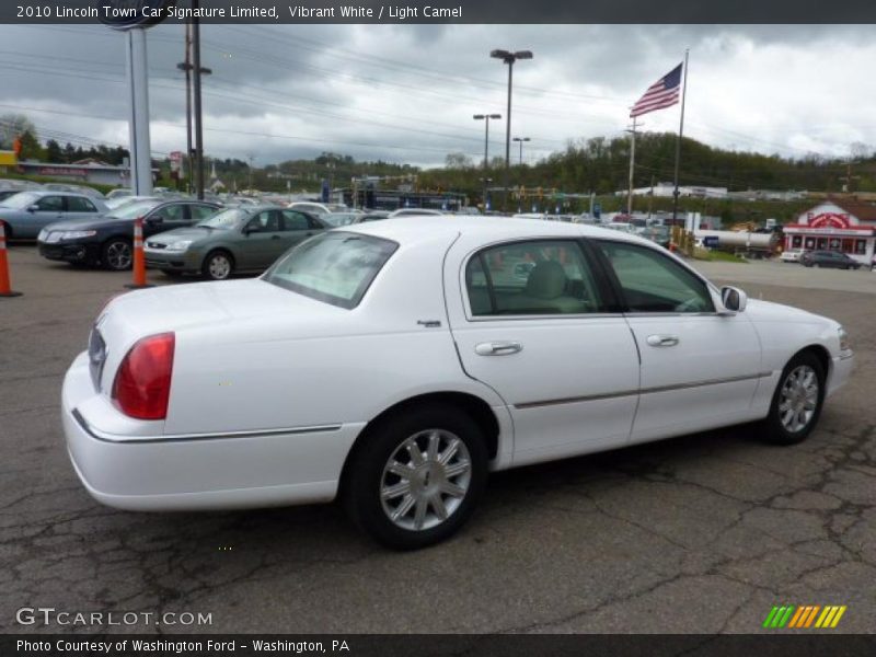 Vibrant White / Light Camel 2010 Lincoln Town Car Signature Limited