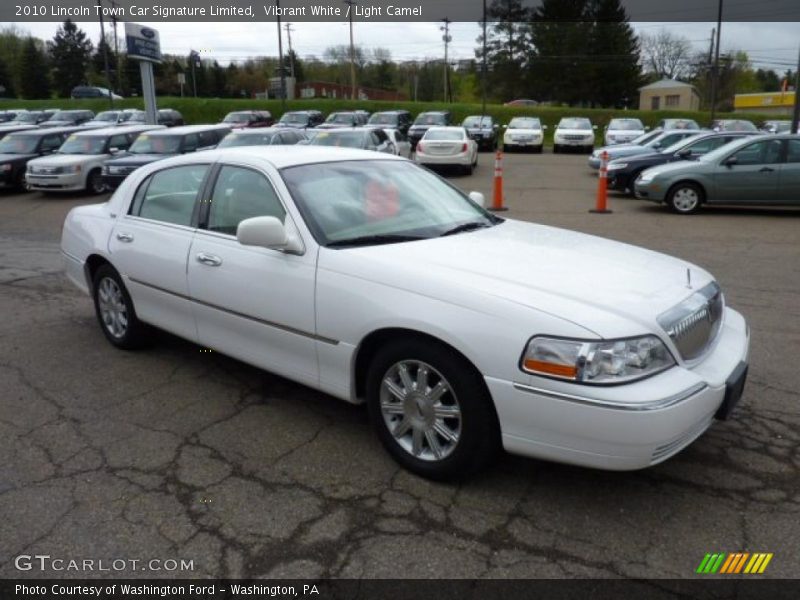 Vibrant White / Light Camel 2010 Lincoln Town Car Signature Limited