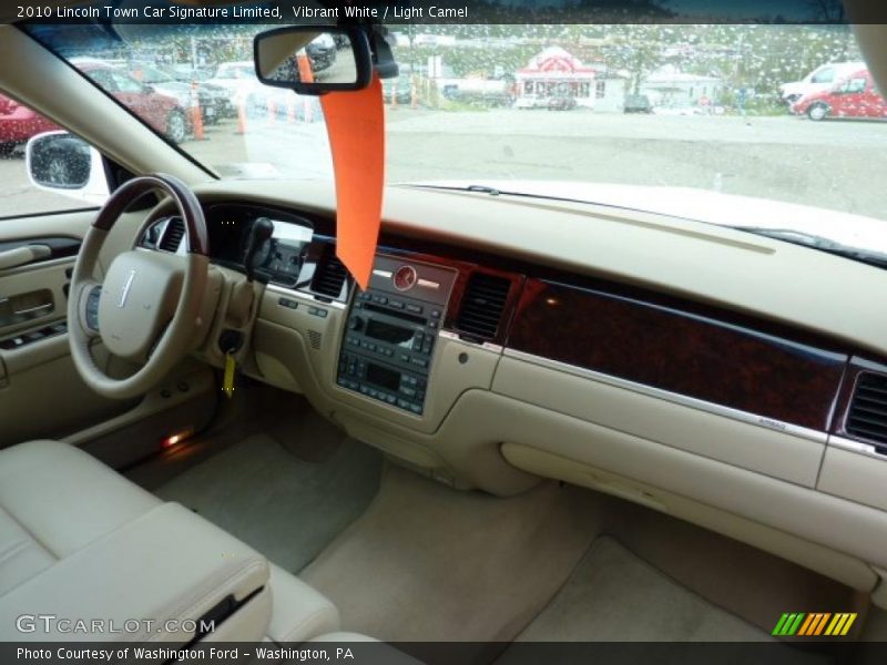 Vibrant White / Light Camel 2010 Lincoln Town Car Signature Limited