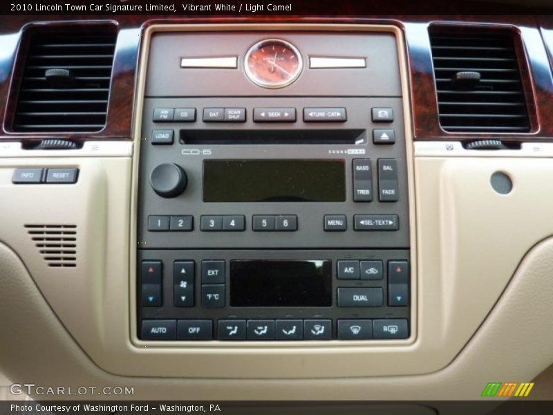 Vibrant White / Light Camel 2010 Lincoln Town Car Signature Limited