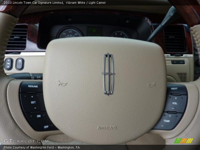 Vibrant White / Light Camel 2010 Lincoln Town Car Signature Limited