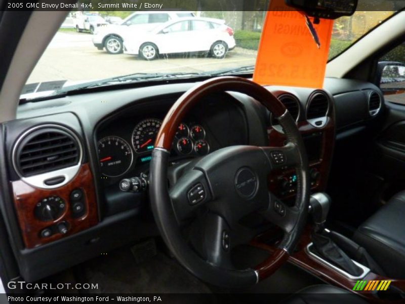 Summit White / Ebony 2005 GMC Envoy Denali 4x4