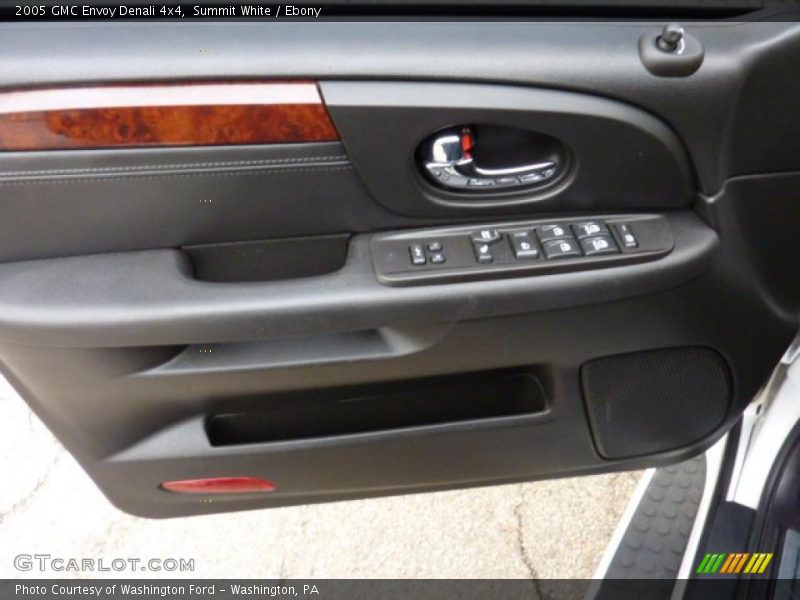 Summit White / Ebony 2005 GMC Envoy Denali 4x4