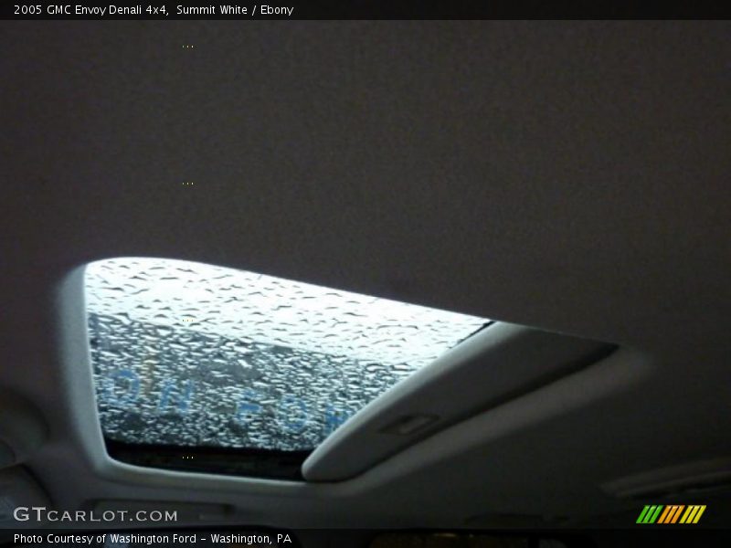 Summit White / Ebony 2005 GMC Envoy Denali 4x4