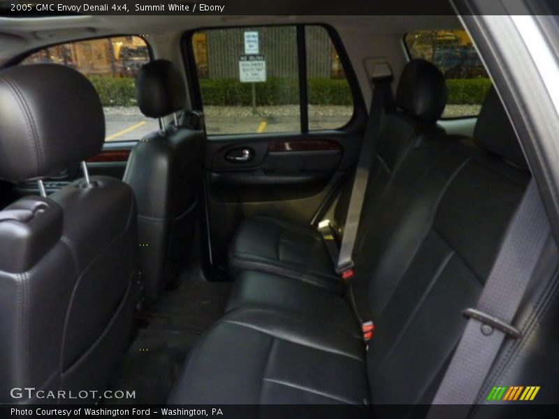 Summit White / Ebony 2005 GMC Envoy Denali 4x4