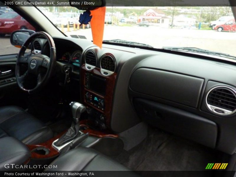 Summit White / Ebony 2005 GMC Envoy Denali 4x4