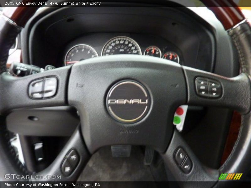 Summit White / Ebony 2005 GMC Envoy Denali 4x4