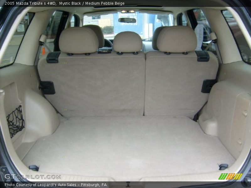  2005 Tribute s 4WD Trunk