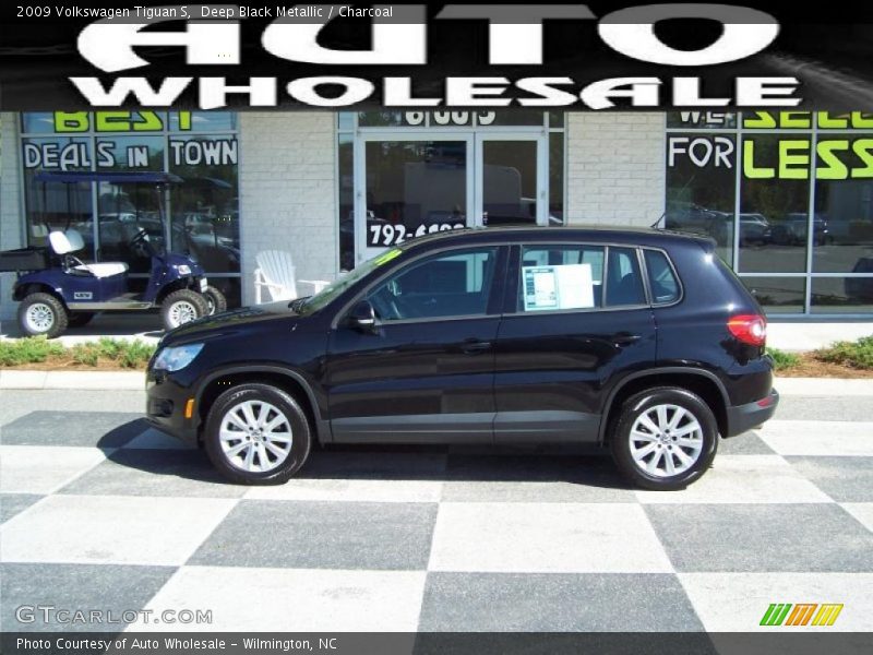 Deep Black Metallic / Charcoal 2009 Volkswagen Tiguan S