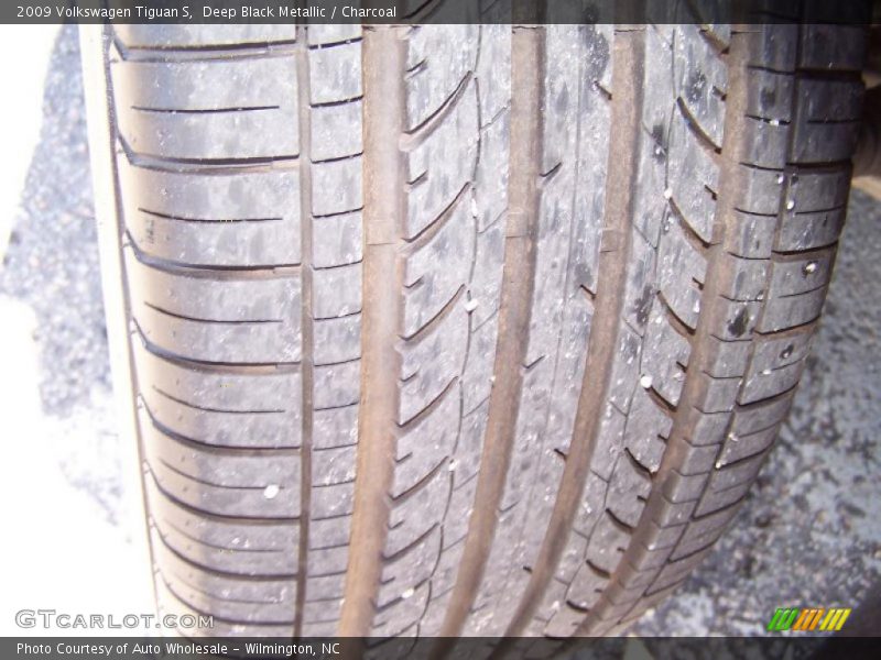 Deep Black Metallic / Charcoal 2009 Volkswagen Tiguan S
