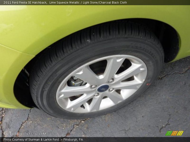 Lime Squeeze Metallic / Light Stone/Charcoal Black Cloth 2011 Ford Fiesta SE Hatchback