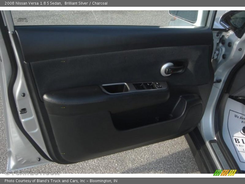 Brilliant Silver / Charcoal 2008 Nissan Versa 1.8 S Sedan