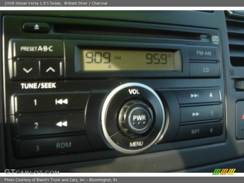 Brilliant Silver / Charcoal 2008 Nissan Versa 1.8 S Sedan