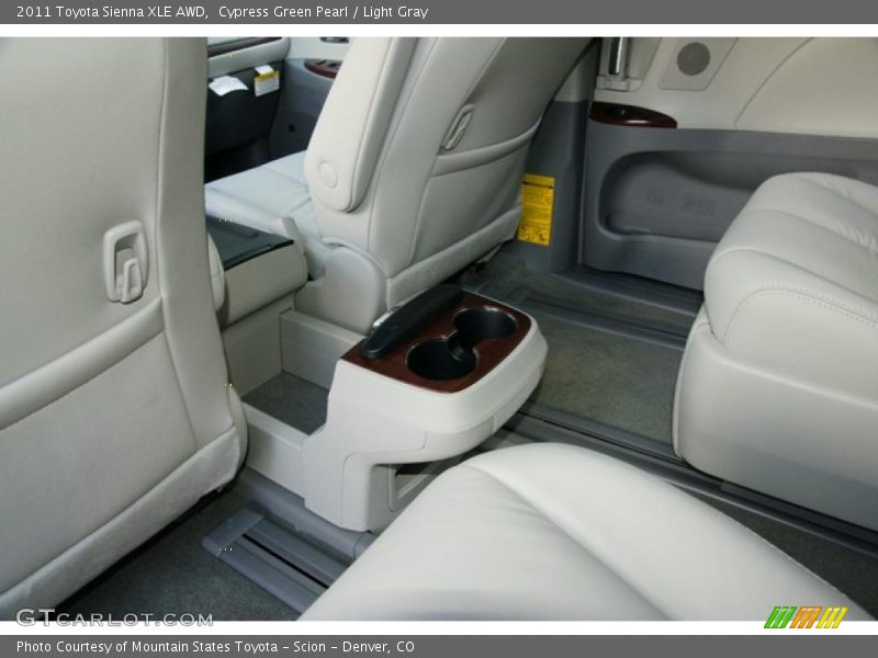 Cypress Green Pearl / Light Gray 2011 Toyota Sienna XLE AWD