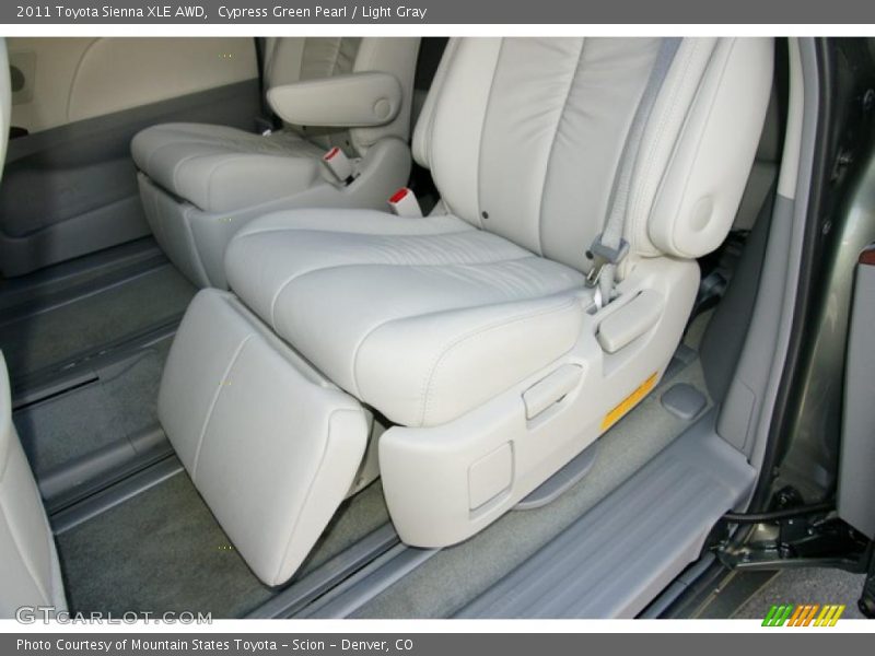 Cypress Green Pearl / Light Gray 2011 Toyota Sienna XLE AWD