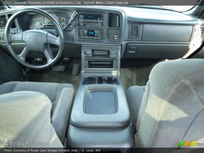 Dashboard of 2003 Silverado 2500HD LS Extended Cab