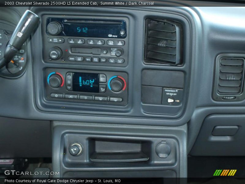 Controls of 2003 Silverado 2500HD LS Extended Cab
