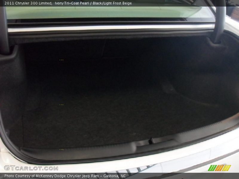 Ivory Tri-Coat Pearl / Black/Light Frost Beige 2011 Chrysler 300 Limited
