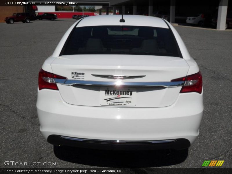 Bright White / Black 2011 Chrysler 200 LX