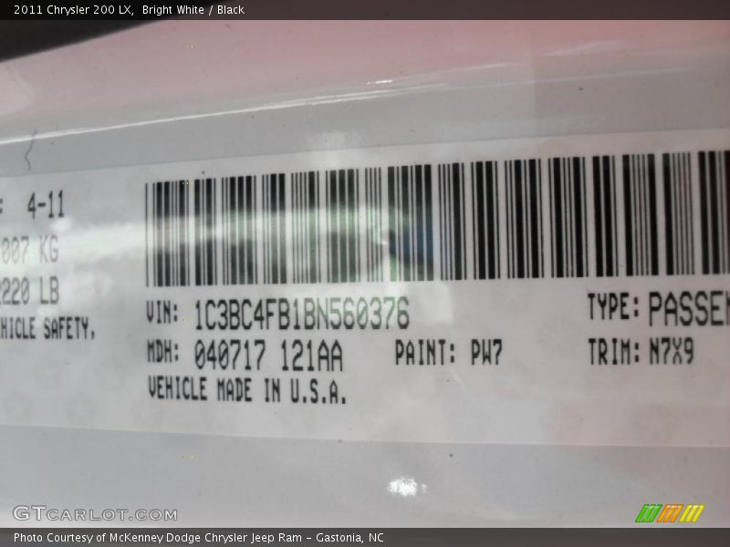 Bright White / Black 2011 Chrysler 200 LX