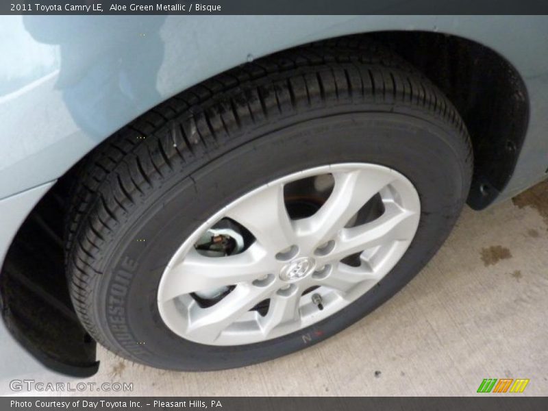 Aloe Green Metallic / Bisque 2011 Toyota Camry LE